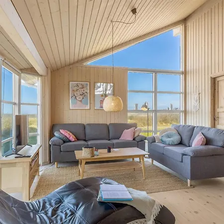 Aiana - 300m From The Sea By Interhome