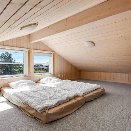 Aiana - 300m From The Sea By Interhome Nyaraló