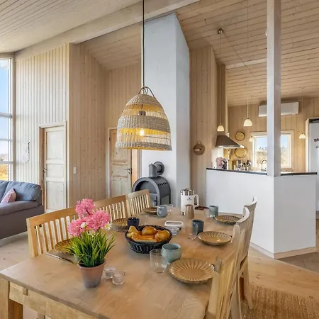 Aiana - 300m From The Sea By Interhome *