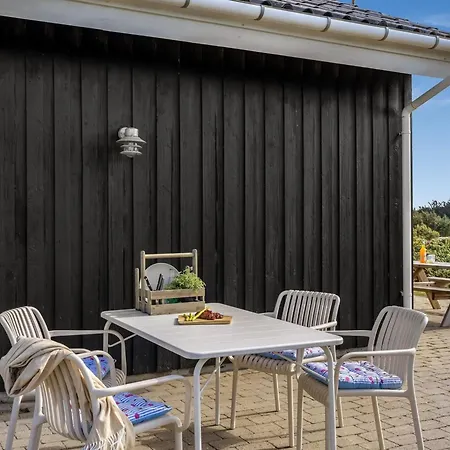 Aiana - 300m From The Sea By Interhome Nyaraló